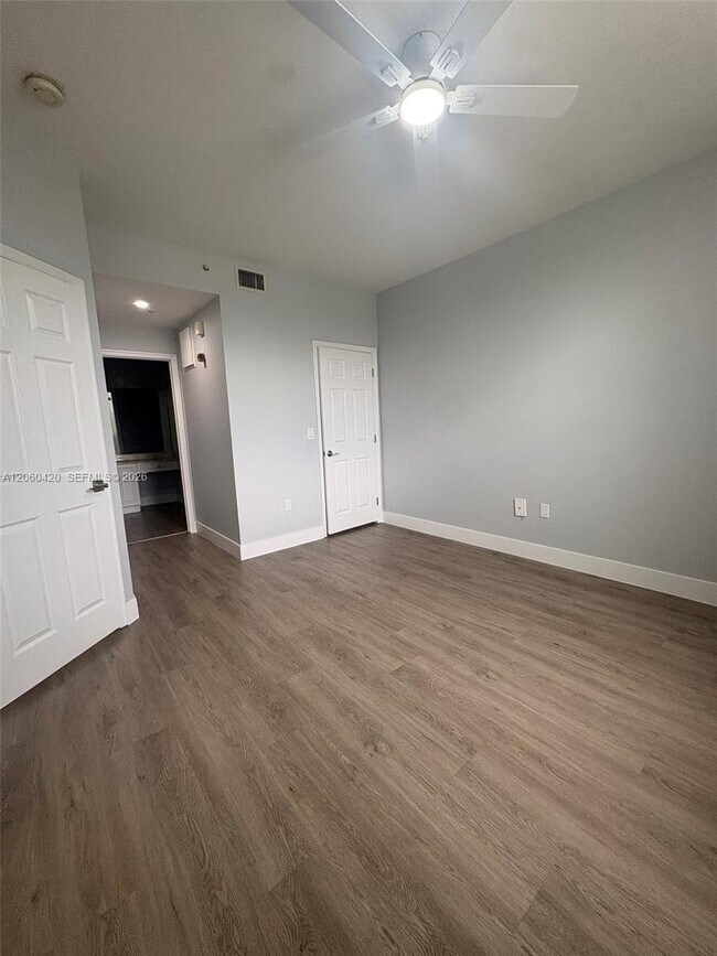 Building Photo - 2100 Greenview Shores Blvd