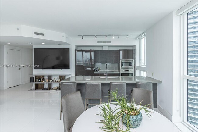 Building Photo - 1080 Brickell Ave