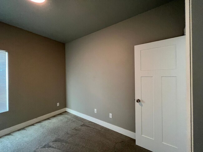 Building Photo - 1908al