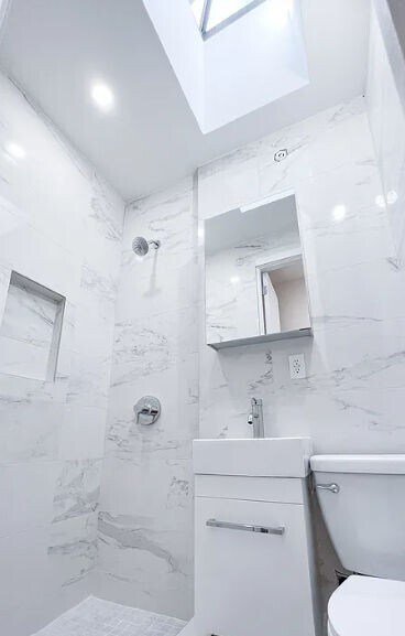 Building Photo - 206 West 21st Street