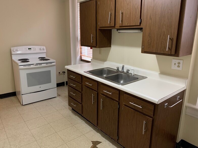 Kitchen - 2325 Ohio Ave