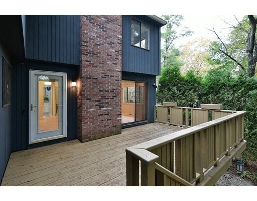 Building Photo - 5 Treetop Park