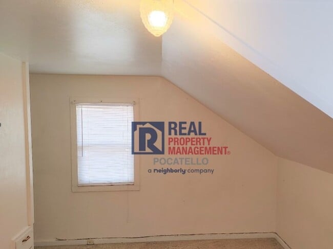 Building Photo - 517-519 E Cedar St