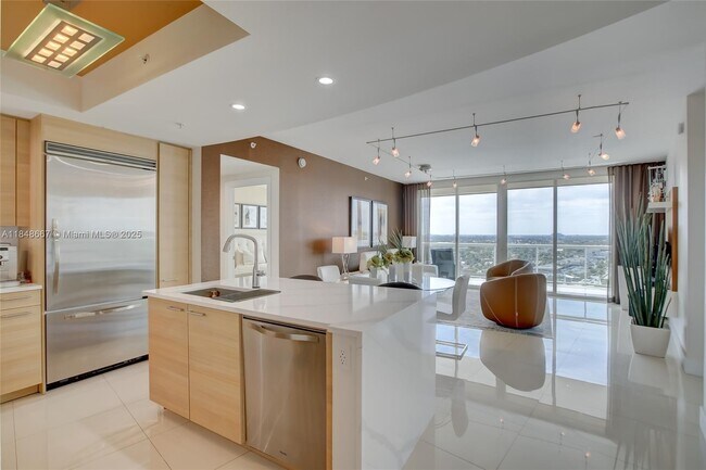 Building Photo - 1 N Ocean Blvd