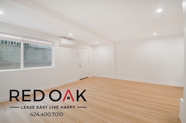 Primary Photo - 6738 Independence Ave