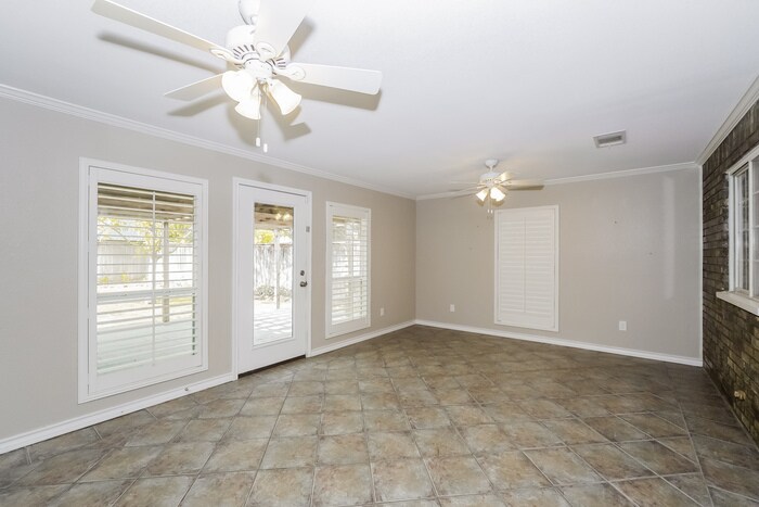 Building Photo - 9125 Timber Oaks Dr