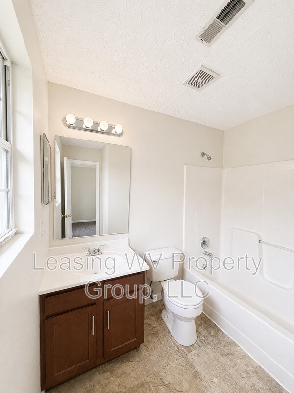 Building Photo - 304 1st St
