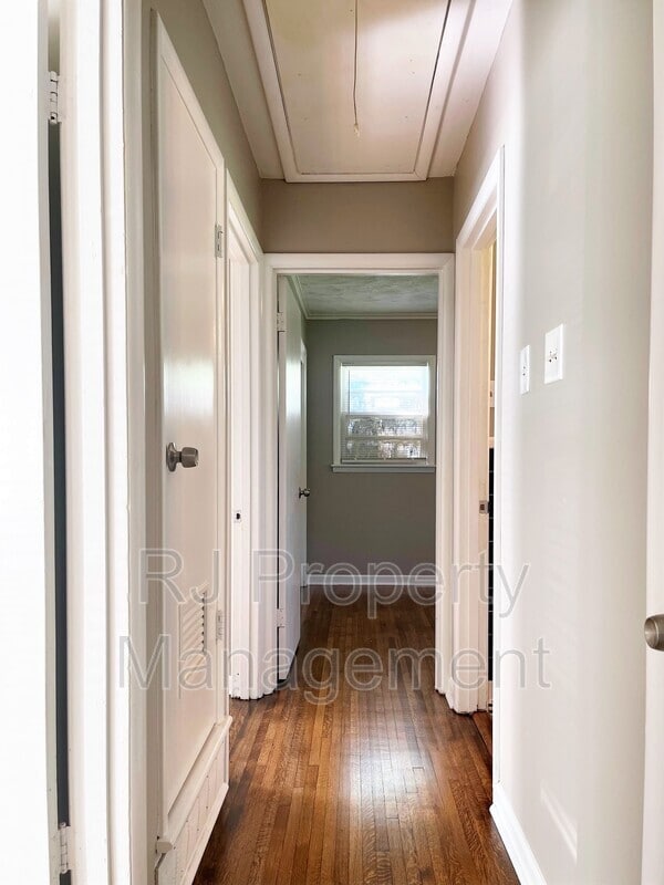 Building Photo - 3641 Bishops Bridge Rd