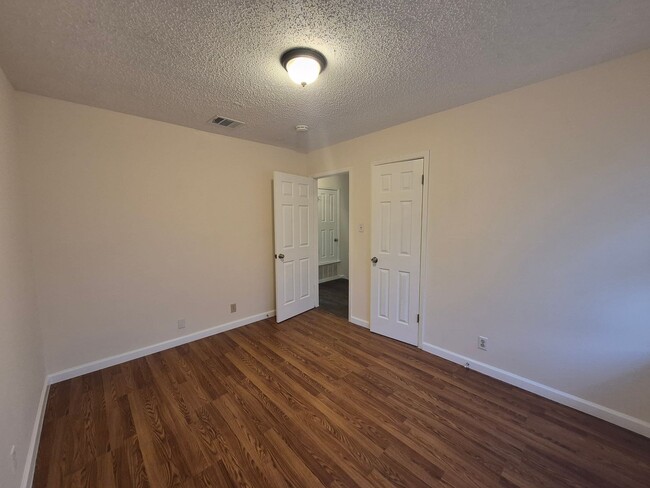 Building Photo - 1105 Ash Cove