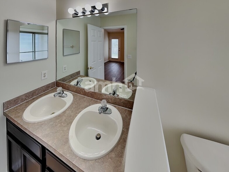 Building Photo - 3747 Alcove Dr