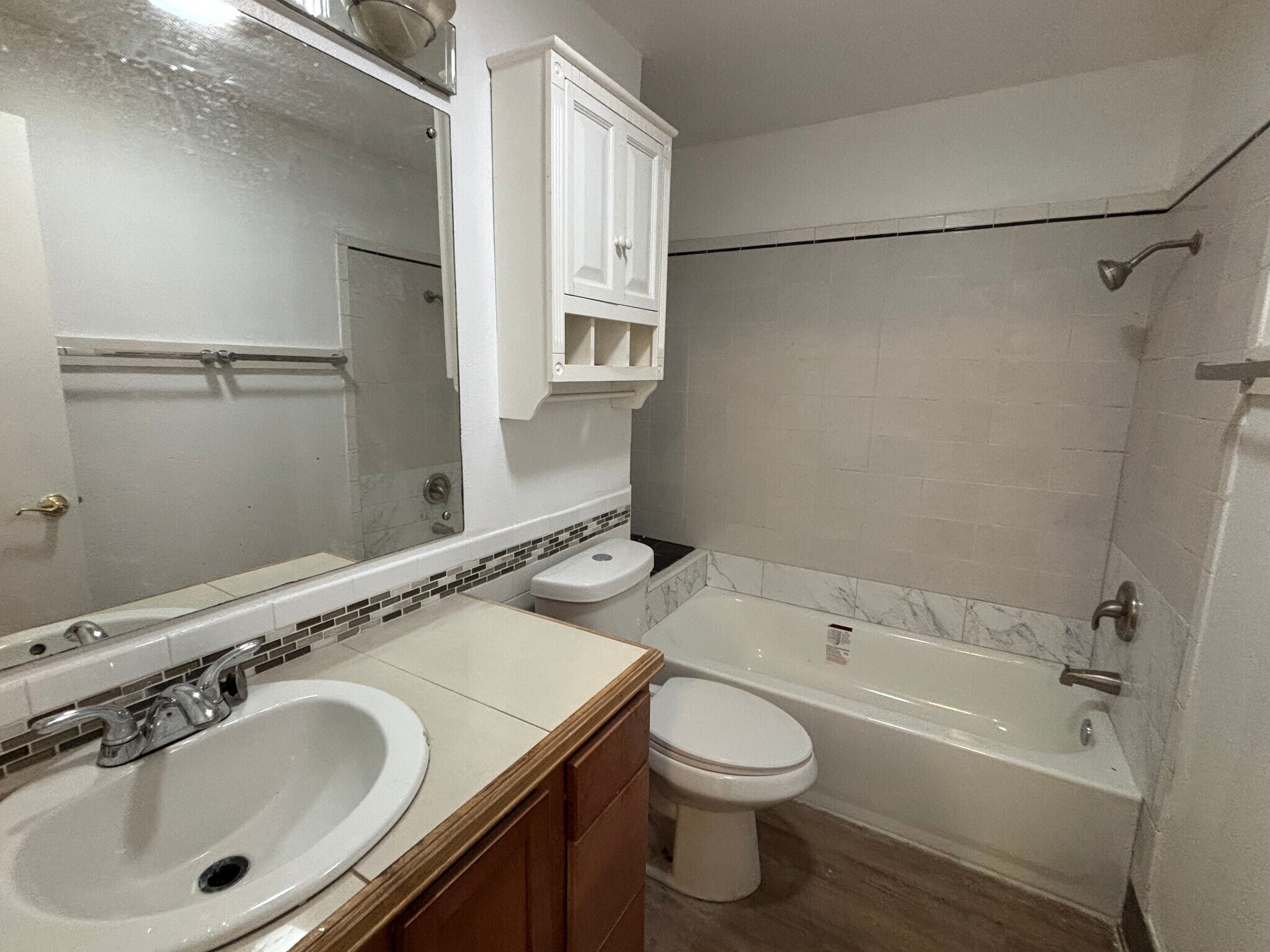 Building Photo - 13910 SE Newport Way