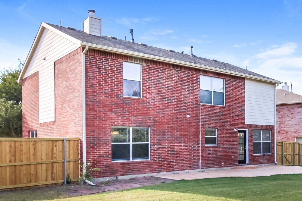 Building Photo - 501 Longshore Dr