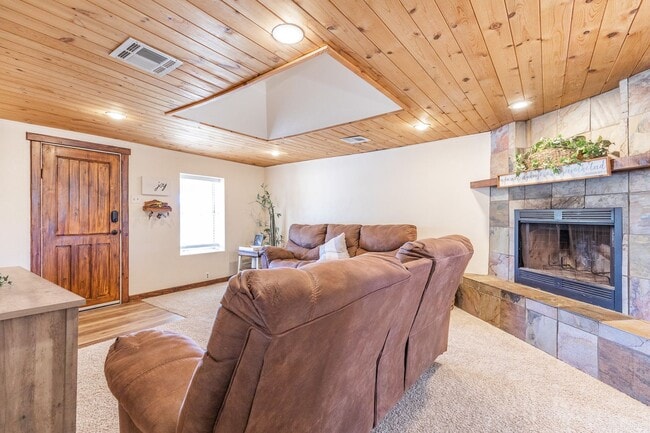 Building Photo - Private 3 bedroom, 1 bath with Large Fenced-in Backyard