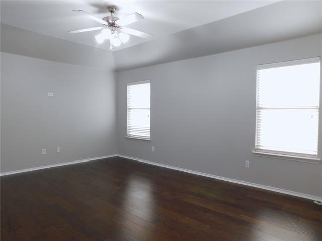 Building Photo - 14904 Riverside Dr