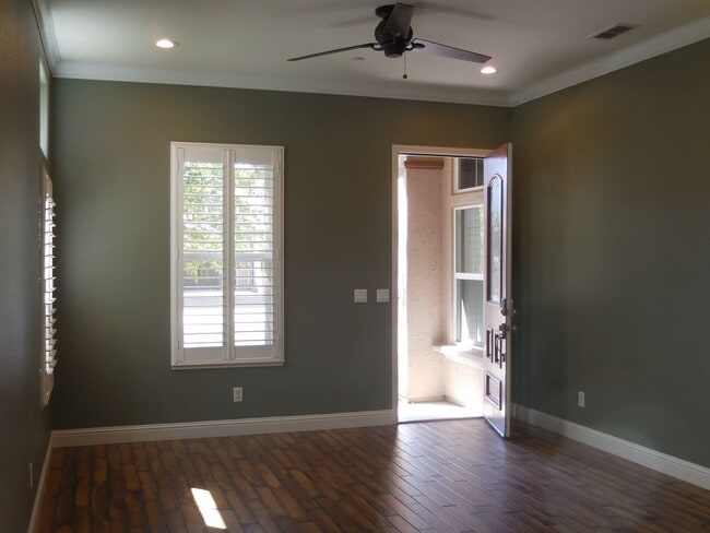 Building Photo - Spacious Single Story Home in Springlake!