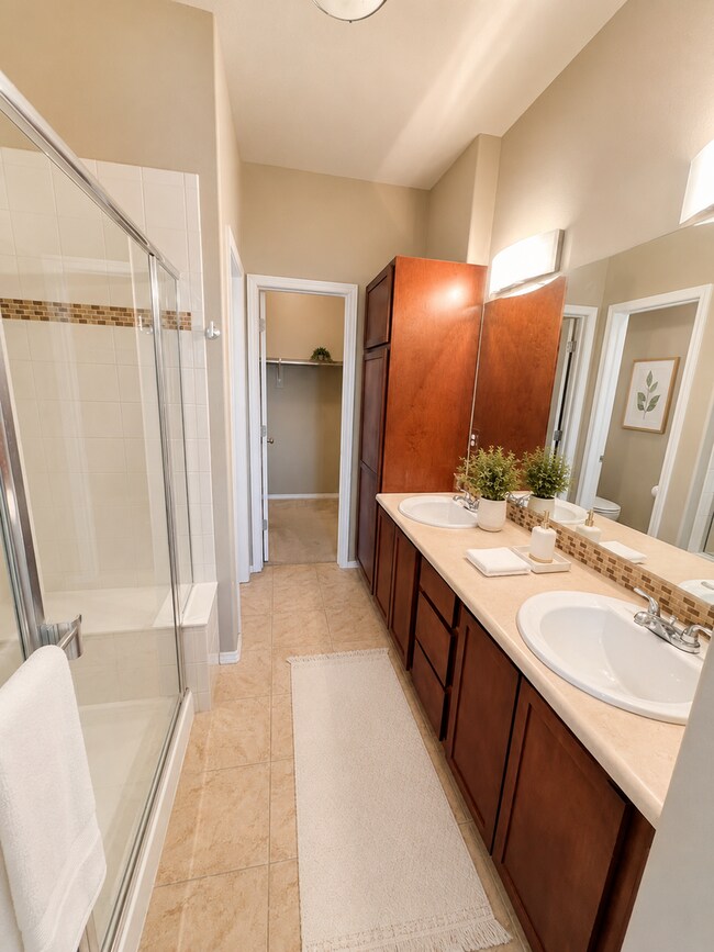 Building Photo - Stunning End Unit 3 Bedroom Townhouse in NE Colorado Springs!