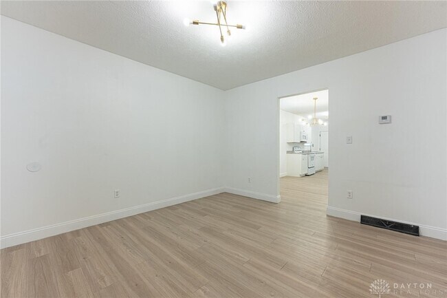 Building Photo - 321 Deeds Ave