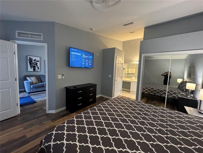 Building Photo - 2802 Club Cortile Cir