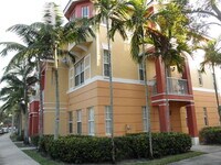 Building Photo - Shoma Townhomes