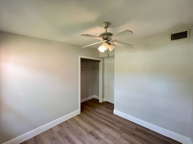 Building Photo - 6511 Seminole Dr