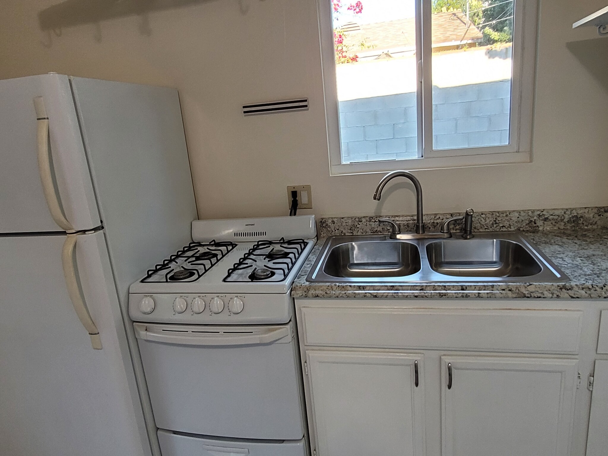 Kitchen - 1914 Granville Ave