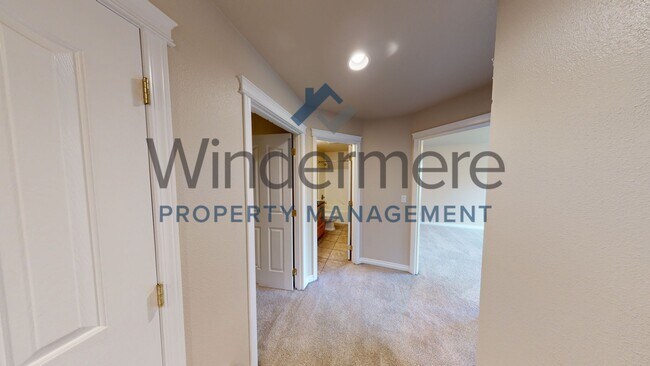 Building Photo - 1827 SE Bliss Ln