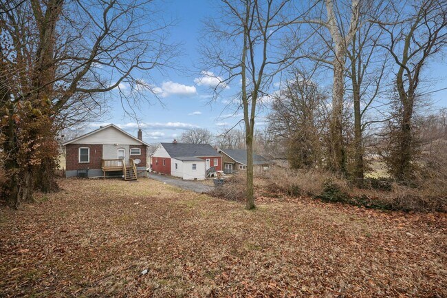 Building Photo - 3807 Manola Ave