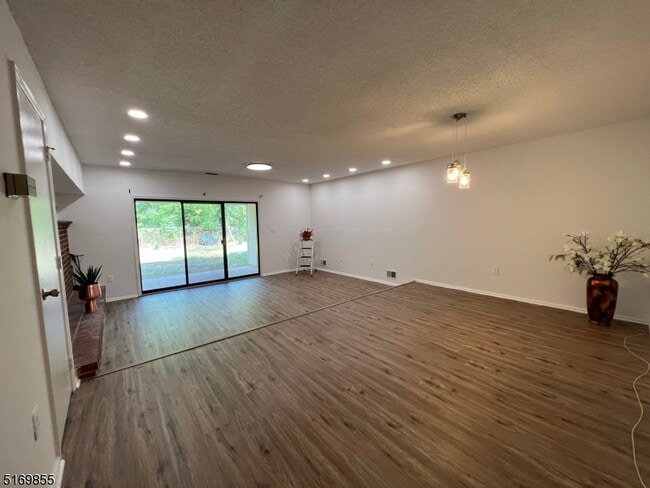 Building Photo - 67 Woodward Ln