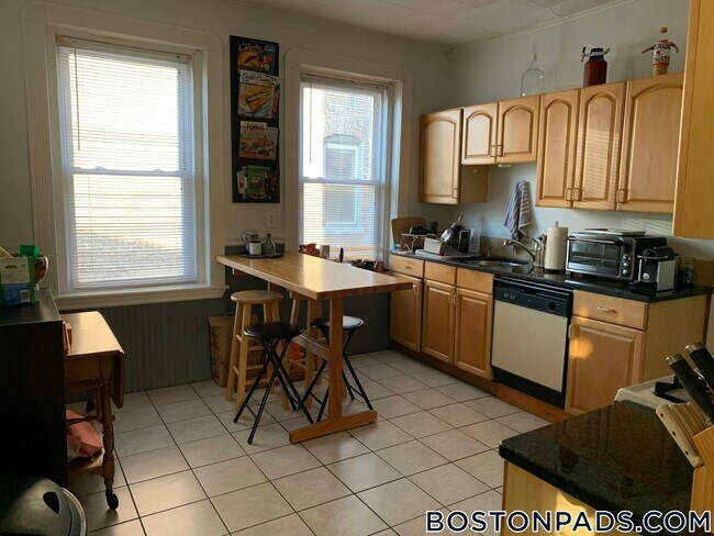 Building Photo - 4 Litchfield St