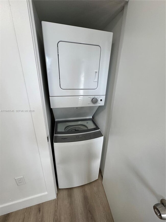 Building Photo - 1971 NW 2nd Ct