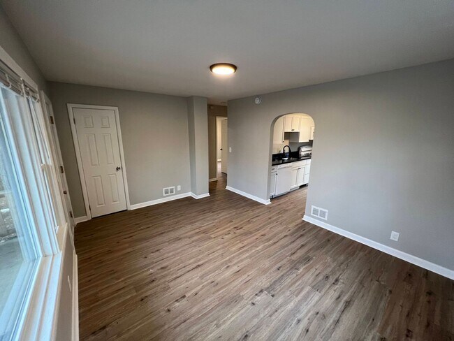 Building Photo - Remodeled 2BR Home in Central Park!