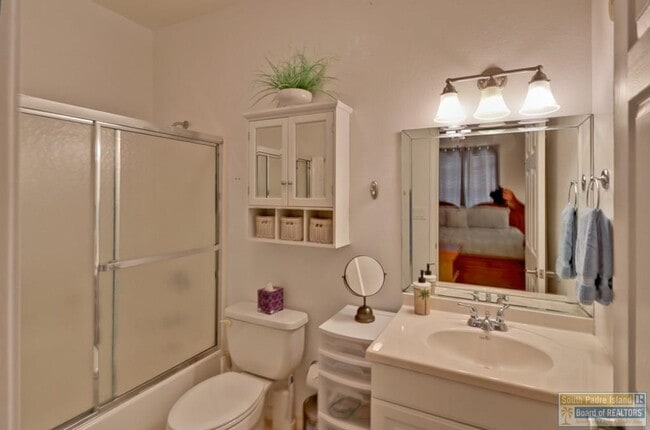 Building Photo - 102 E Capricorn Dr