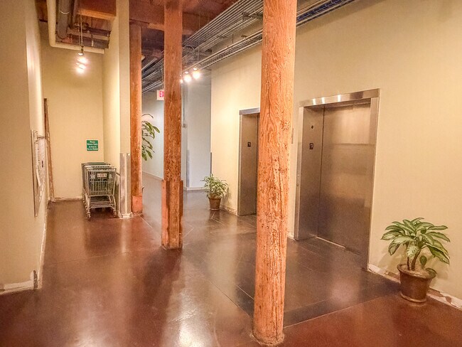 Building Photo - 400 Mills Ave