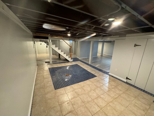 Building Photo - 3 bedroom, 2 bath House with 2 car detached garage