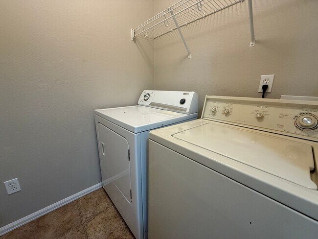 Building Photo - Nice Three Bedroom Townhome 80916