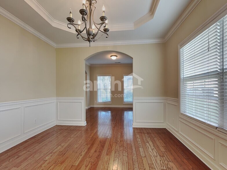 Building Photo - 1641 Silver Oak Ln