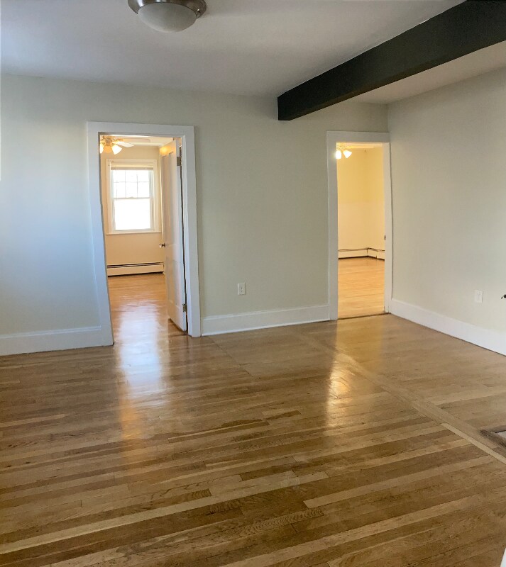 Building Photo - 28 1/2 grove