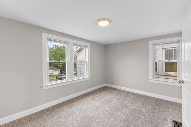 Building Photo - Charming 3-Bed Dutch Colonial with Modern Updates & Massive Yard – Minutes from German Village!