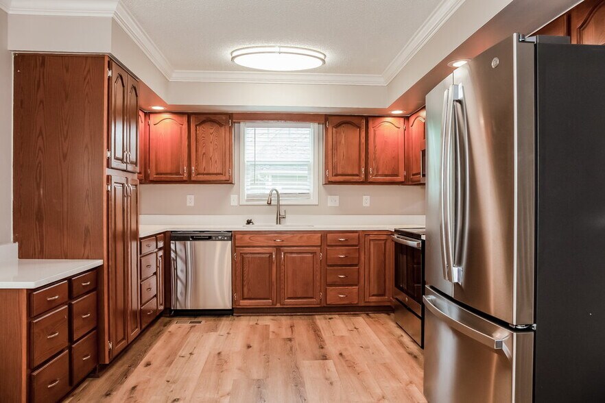 Building Photo - 2032 Pine Needle Ct