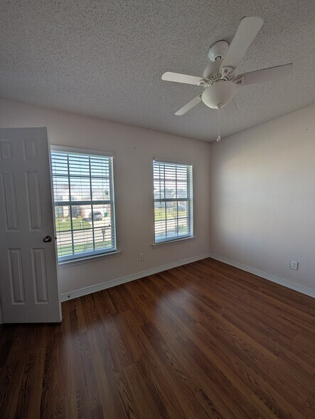 Guest Bedroom 2 - 2011 Dylan Dr