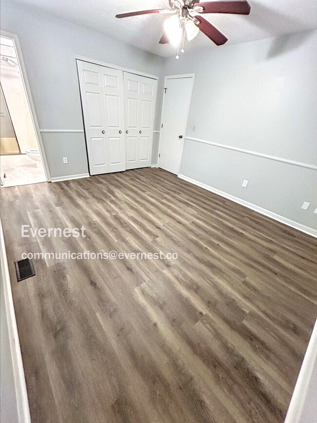 Building Photo - 2012 White Haven Dr