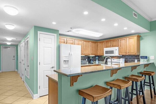 Building Photo - 1524 W Beach Blvd