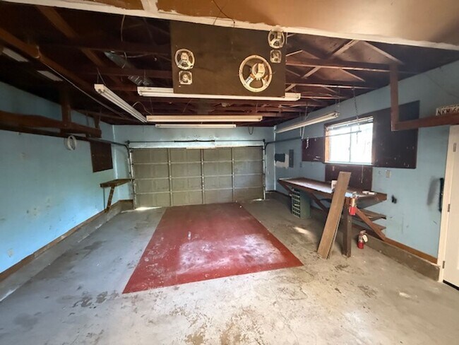 Building Photo - For Rent – Charming 2-Bedroom Home in Rinc...