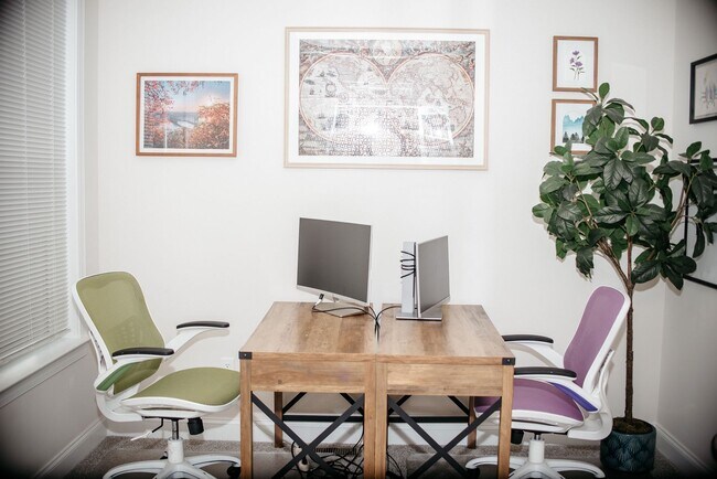 Building Photo - 220 Callie Dr