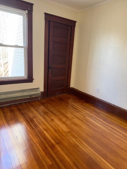 Building Photo - 48 Wakefield Ave