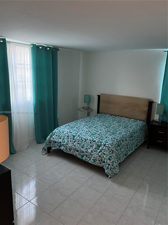 Building Photo - 3551 NE 169th St