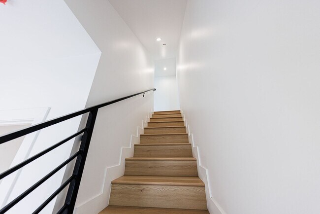 Building Photo - 1063 S Corning St