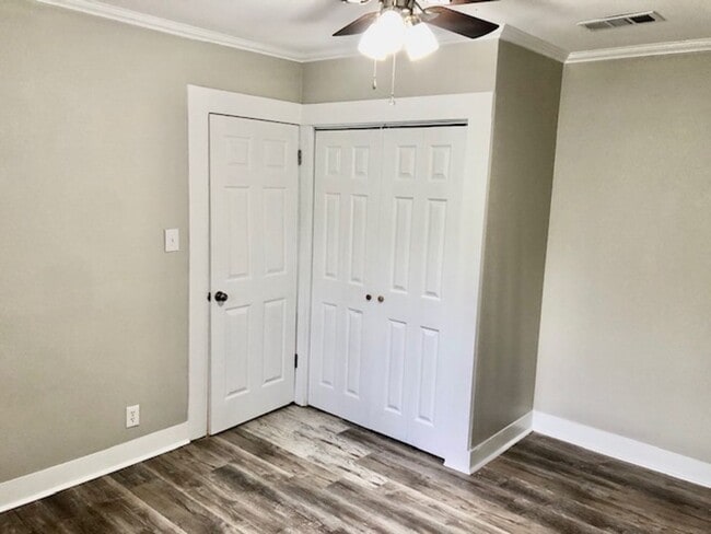 Building Photo - $500 OFF MOVE IN SPECIAL-CUTE SOUTH BOSSIER HOME-FRESH PAINT-NEW FLOORS-CLEAN