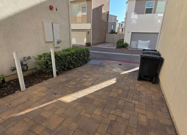Building Photo - 1835 Vesta Dr