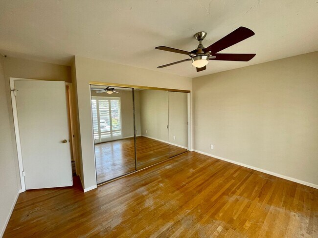 Building Photo - Beautiful 4B/2.5BA House in Oceanside w/ Attached Garage & W/D!